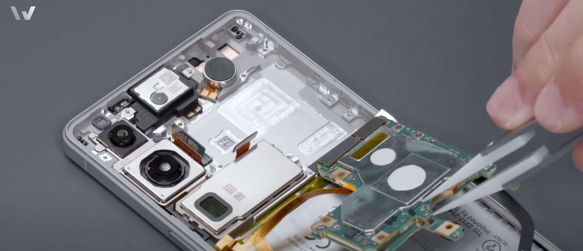 See inside the Xperia 1 VI in first teardown video