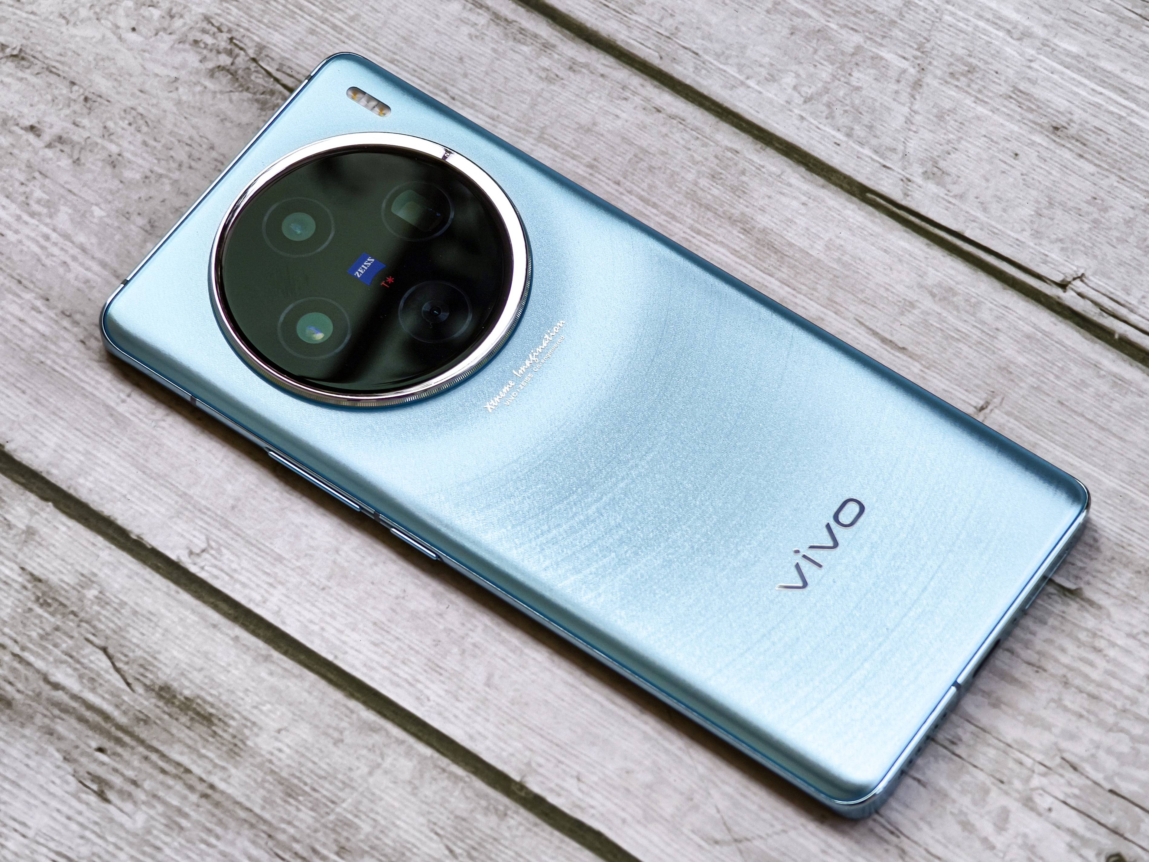 More vivo X200 details surface - screen, cameras, battery