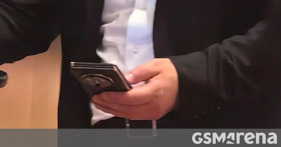 Huawei triple-fold device appears in new live photo