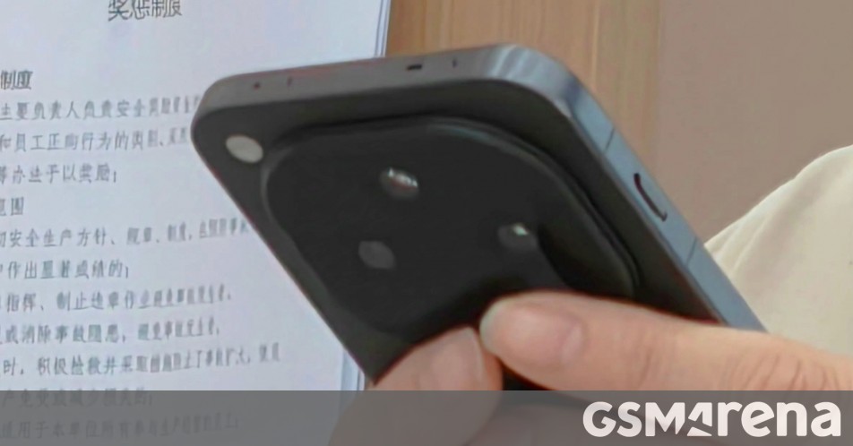 Oppo Find X8 breaks cover in live photo