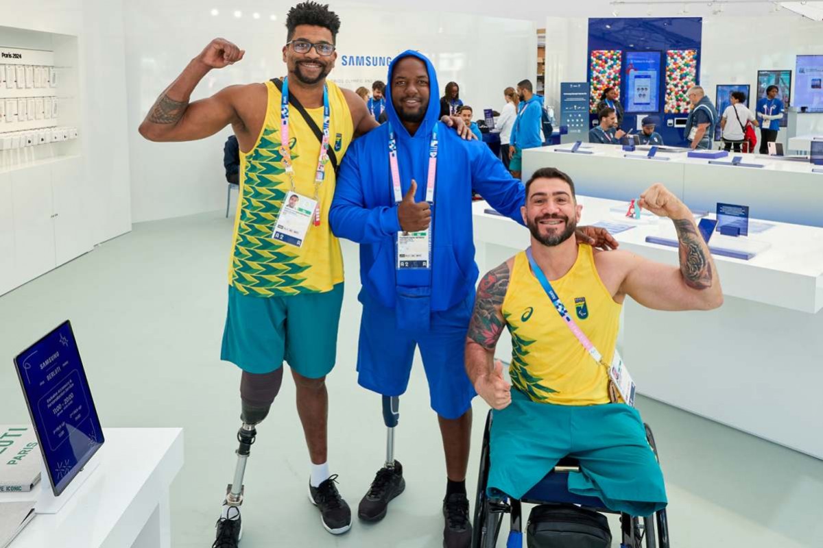 itting Volleyball players from Team Brazil Anderson Rodrigues dos Santos and Daniel Yoshizawa pose with Javelin Thrower from Team Cabo Verde Marilson Fernandes Semedo