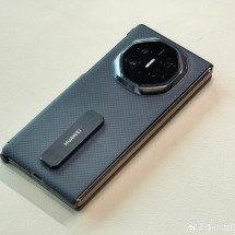 The Huawei Mate XT Ultimate protective case has a kickstand