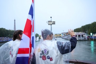 Samsung Galaxy S24 Ultra placed on the bow of Team Great Britain’s boat; installed on Team New Zealand boat during competition