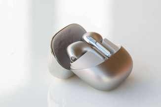 The Xiaomi Buds 5 in the case