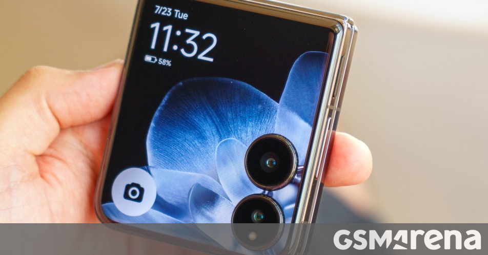 Xiaomi Mix Flip makes global debut