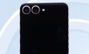 Samsung W25 Flip smiles for the blurry camera in new certification pictures