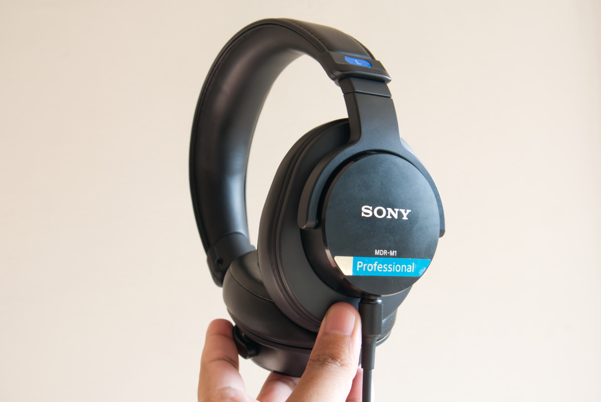 Обзор студийных наушников Sony MDR-M1