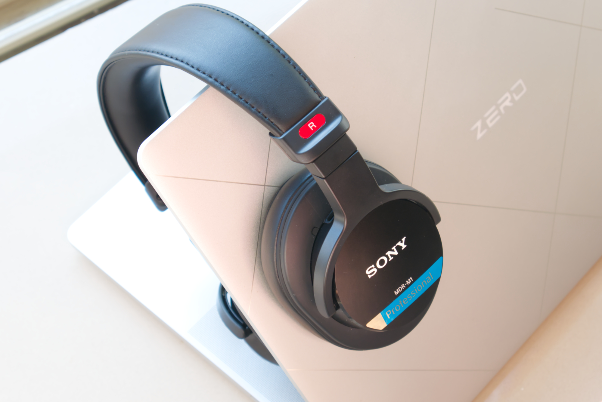 Обзор студийных наушников Sony MDR-M1