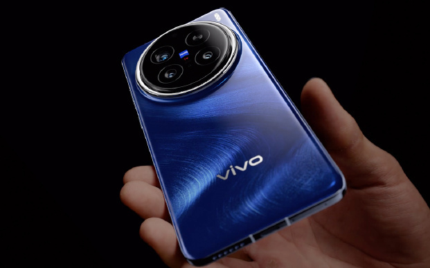 vivo X200's battery to be bigger than the Oppo Find X8's and the Xiaomi 15's