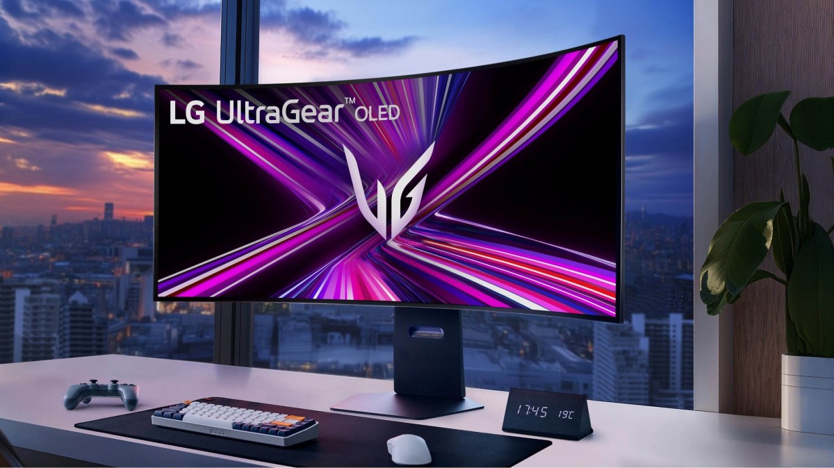 LG’s new UltraGear GX9 series gaming monitor can go from flat to curved 