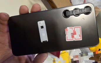 Samsung Galaxy S25+ live photos show a familiar design