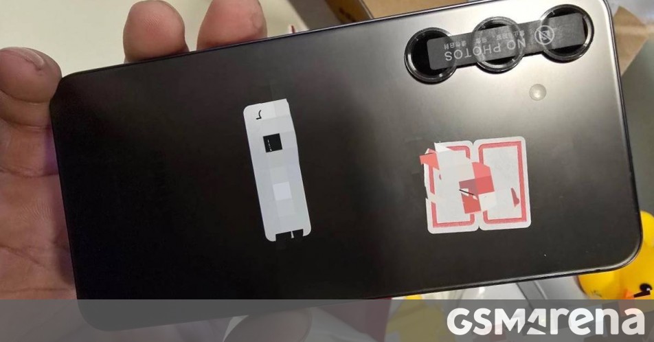 Samsung Galaxy S25+ live photos show a familiar design