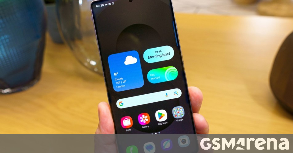 Samsung Messages is not pre-installed on Galaxy S25 phones