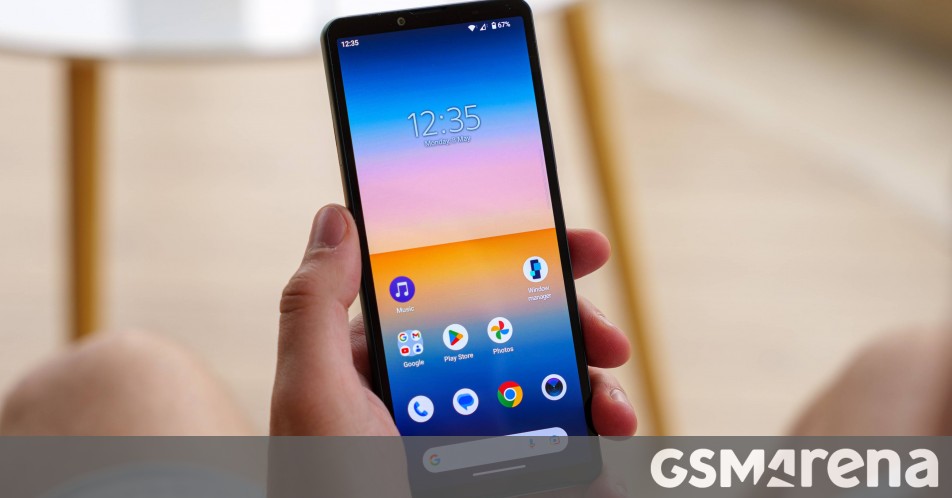 XPERIA 10 V SO-52D　Android 15 gsmarena_000.jpg