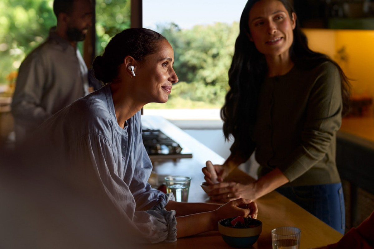 Apple Pal Airpods to get a live translated facility with iOS 19 