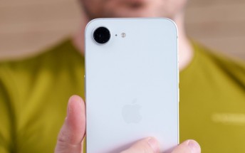 Canalys: Global smartphone market stays flat in Q1
