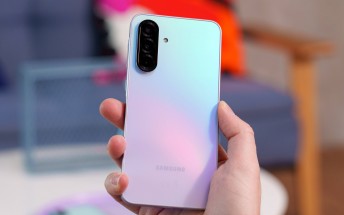 One of Samsung's latest mid-rangers supports seamless updates, another one doesn't