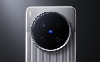 vivo X200 Ultra shown off in different colors by company exec, processor confirmed