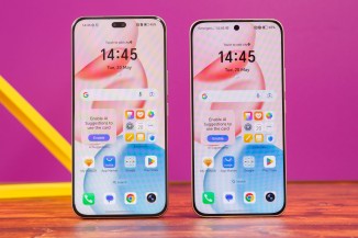 The Honor 400 Pro next to the Honor 400