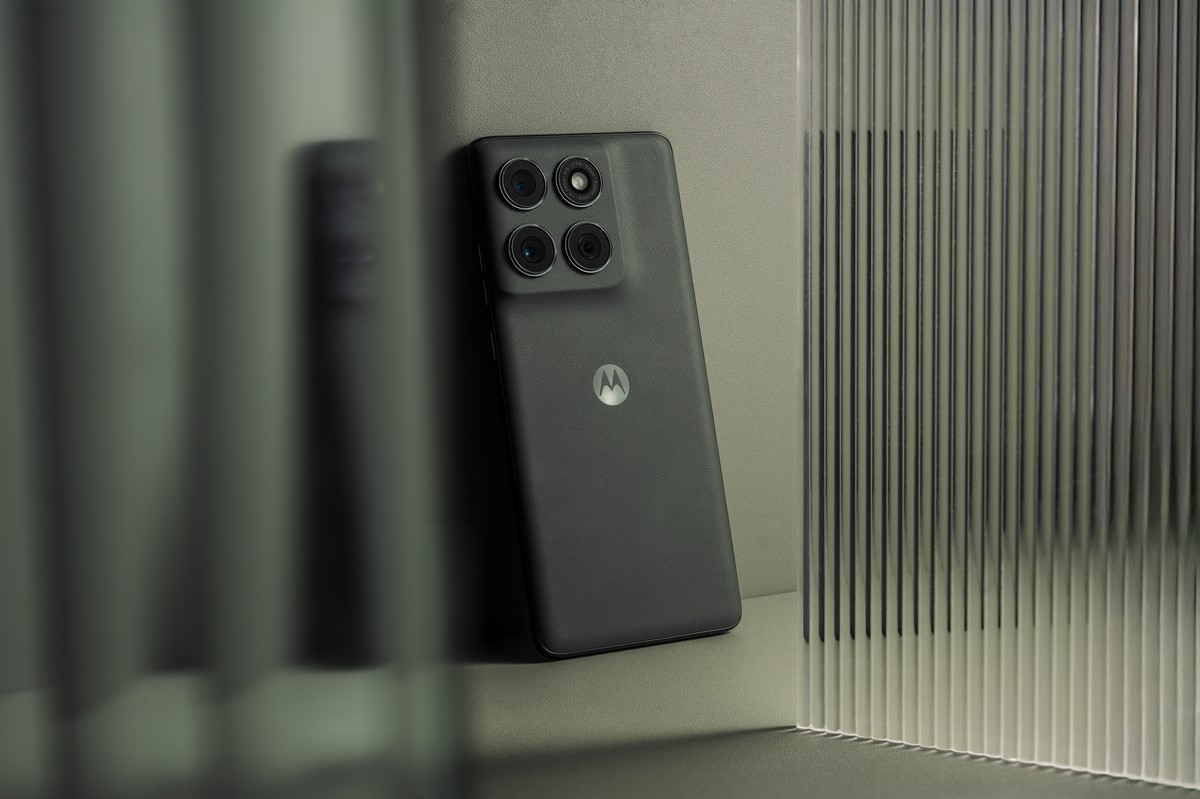 Motorola launched Edge 2025 with a new AI key in North America