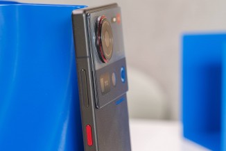 The nubia has a few customizable buttons