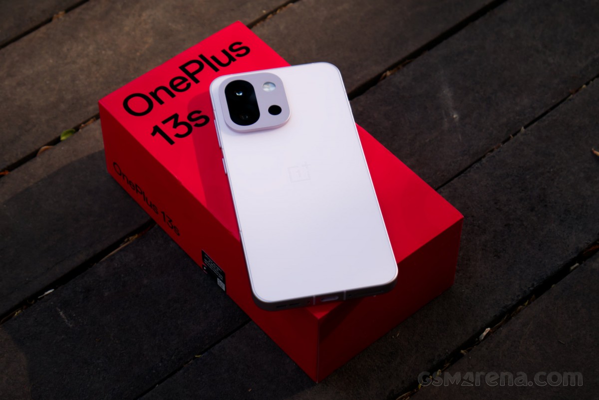 OnePlus 13S en para revisión