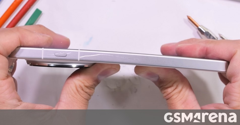 Oppo Find X8 Ultra bend test doesn't end well