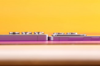 Samsung Galaxy S25 Edge apilado contra el S25 Ultra