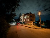 Pixel 9: 0.6x (f/1.7, ISO 376, 1/6s)