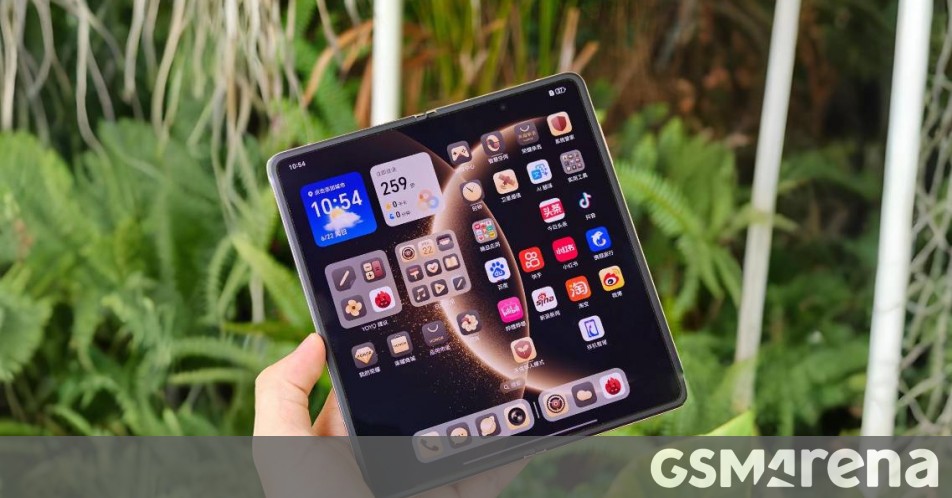 Honor Magic V5 hands-on photos surface along with key specs