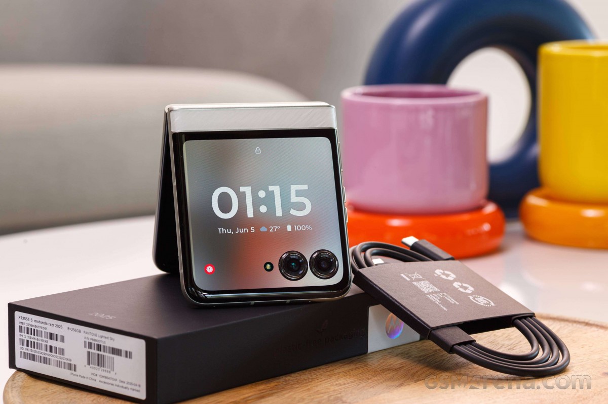 Motorola Razr 2025 en para revisión