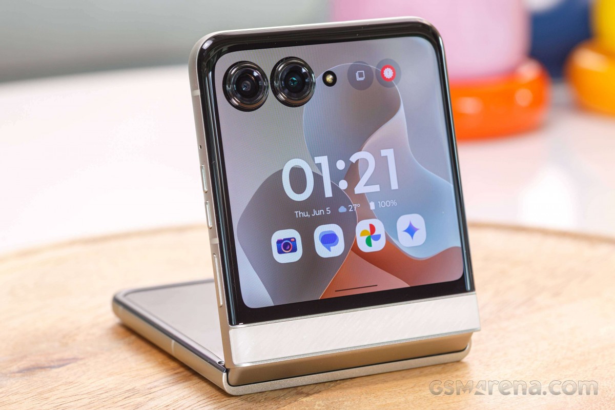 Motorola Razr 2025 en para revisión