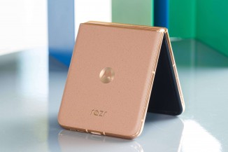 Motorola Razr+ 2025 in Mocha Mousse