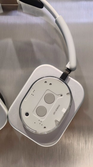Nothing Headphone (1) ear cup design