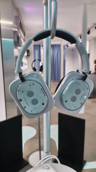 Nothing Headphone (1) in white and black