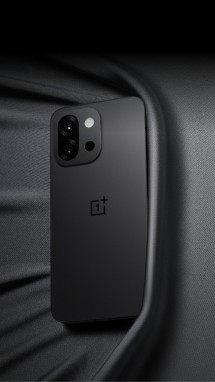 OnePlus 13s in Black Velvet