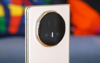 Honor freezes, bakes, and shoots the Magic V5 to prove how durable it is