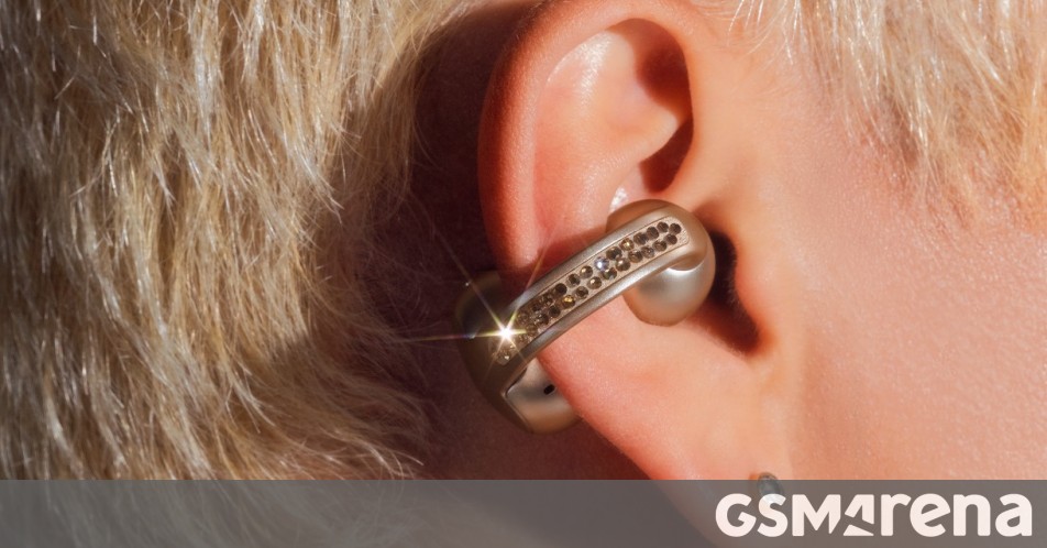 Open-ear Motorola Buds Loop are now available in the US and Canada