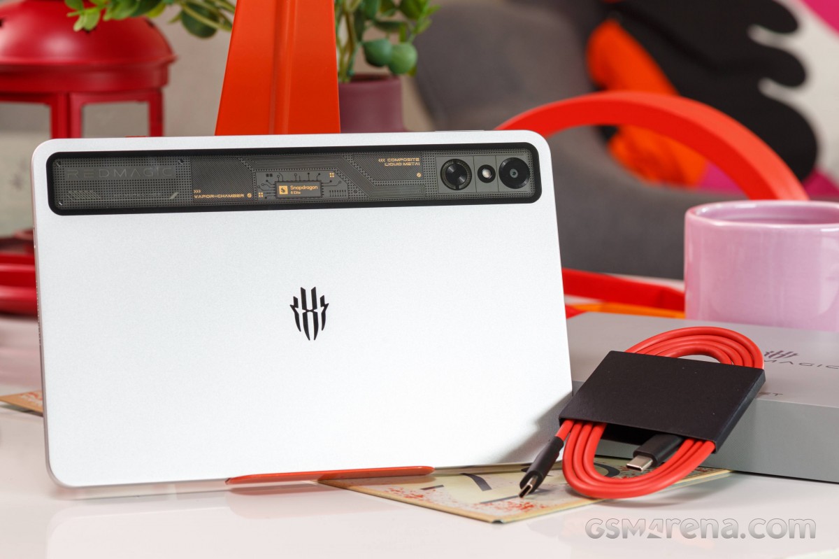 RedMagic Astra Gaming Tablet unboxing