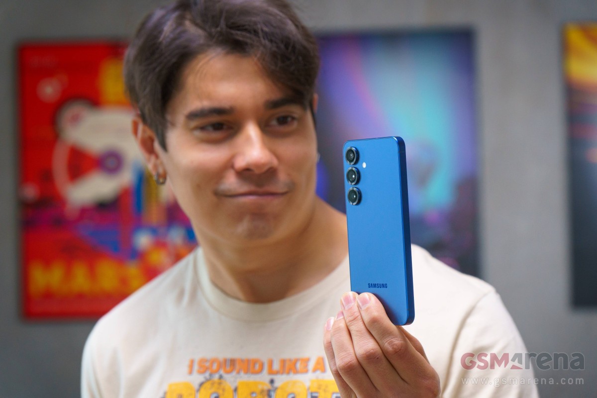 The Galaxy S25 has only 4,000mAh battery capacity