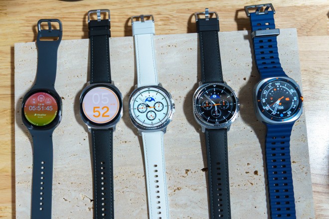 From left to right: Watch8 (40mm), Watch8 44mm, Watch8 Classic (white and black), Watch Ultra (Titanium Blue)