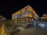 Low-Light: Z Fold 7 0.6x (F/2.2, ISO 500, 1/10)