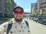 Selfies: Outer selfie cam (f/2.2, ISO 25, 1/476s)