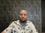 Selfies: Inner selfie cam (f/2.2, ISO 800, 1/60s)