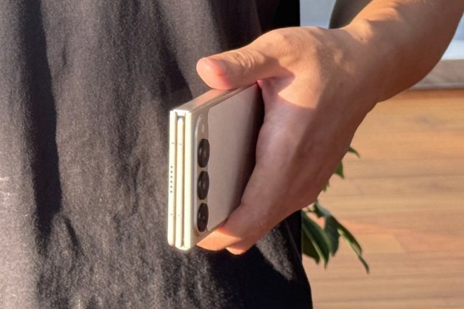 Tecno Phantom Ultimate G Fold Concept folded up (credit: Ice Universe)