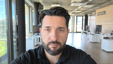 Selfie camera: 1080p Selfie video screengrab