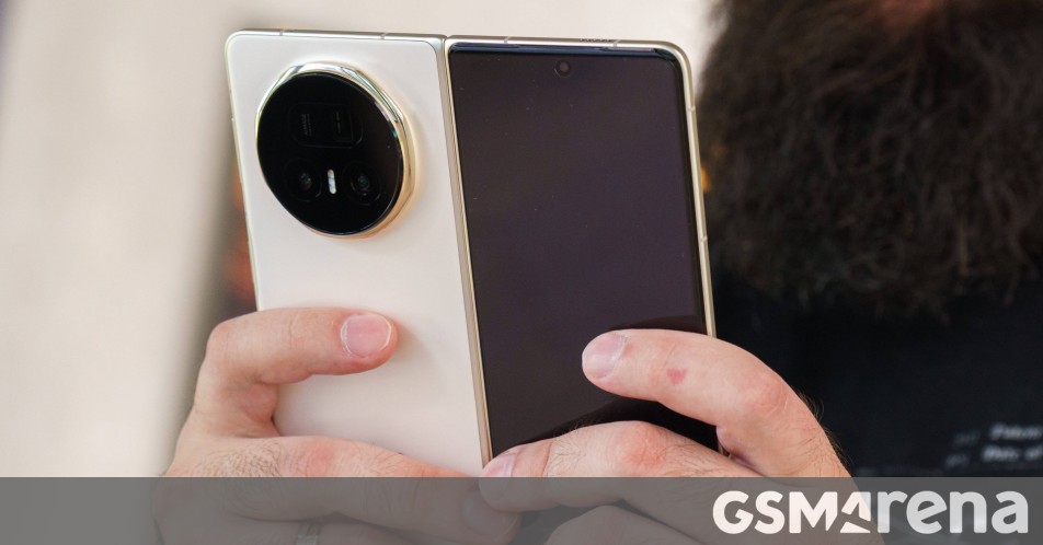 Honor Magic V5's on-device AI powers real-time call translation