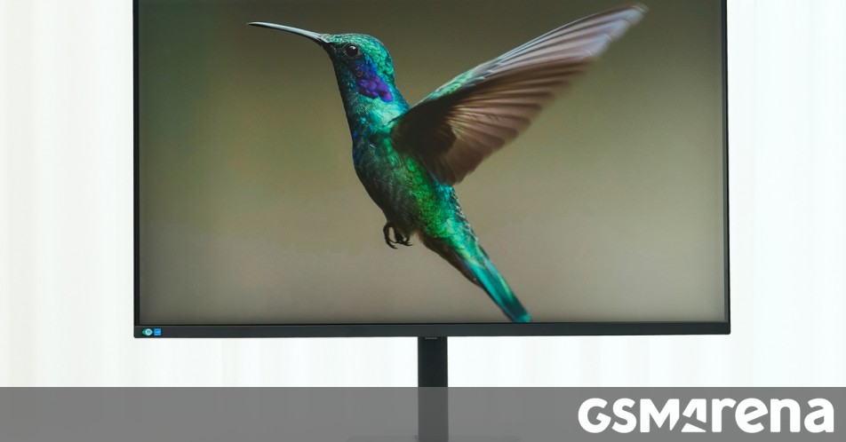 Samsung ViewFinity S8 37-inch monitor image
