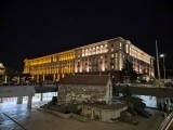 Low-light photo samples, 1x: Galaxy Z Flip7 - f/1.8, ISO 1250, 1/50s - Samsung Galaxy Z Flip7 FE vs. Galaxy Z Flip7 