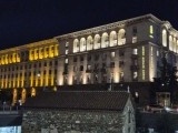 Low-light photo samples, 2x: Galaxy Z Flip7 - f/1.8, ISO 640, 1/33s - Samsung Galaxy Z Flip7 FE vs. Galaxy Z Flip7